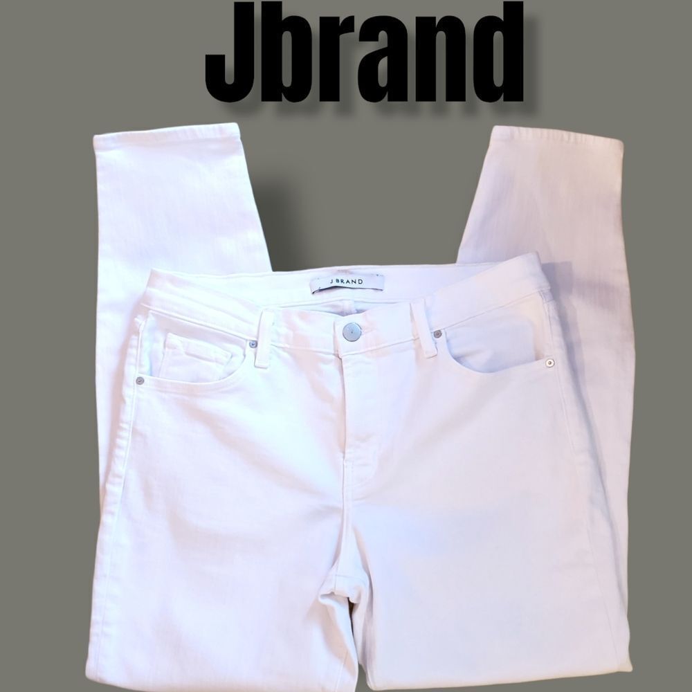 JBRAND Mid Rise Capri Blanc.  **Priced to sell; Price firm.